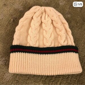 Gucci authentic Cream Wool Beanie size medium 100% wool